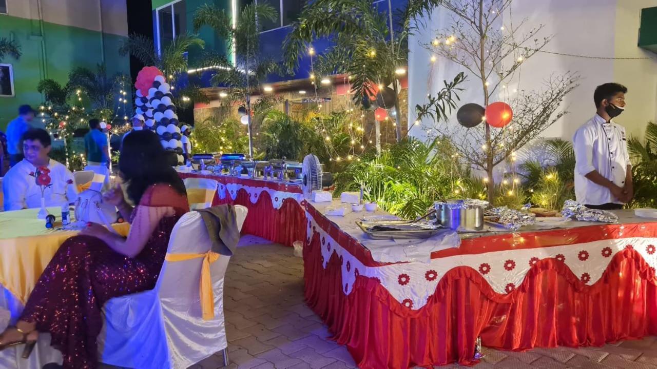 Om Leisure Hotel - Bbsr Bhubaneswar Esterno foto