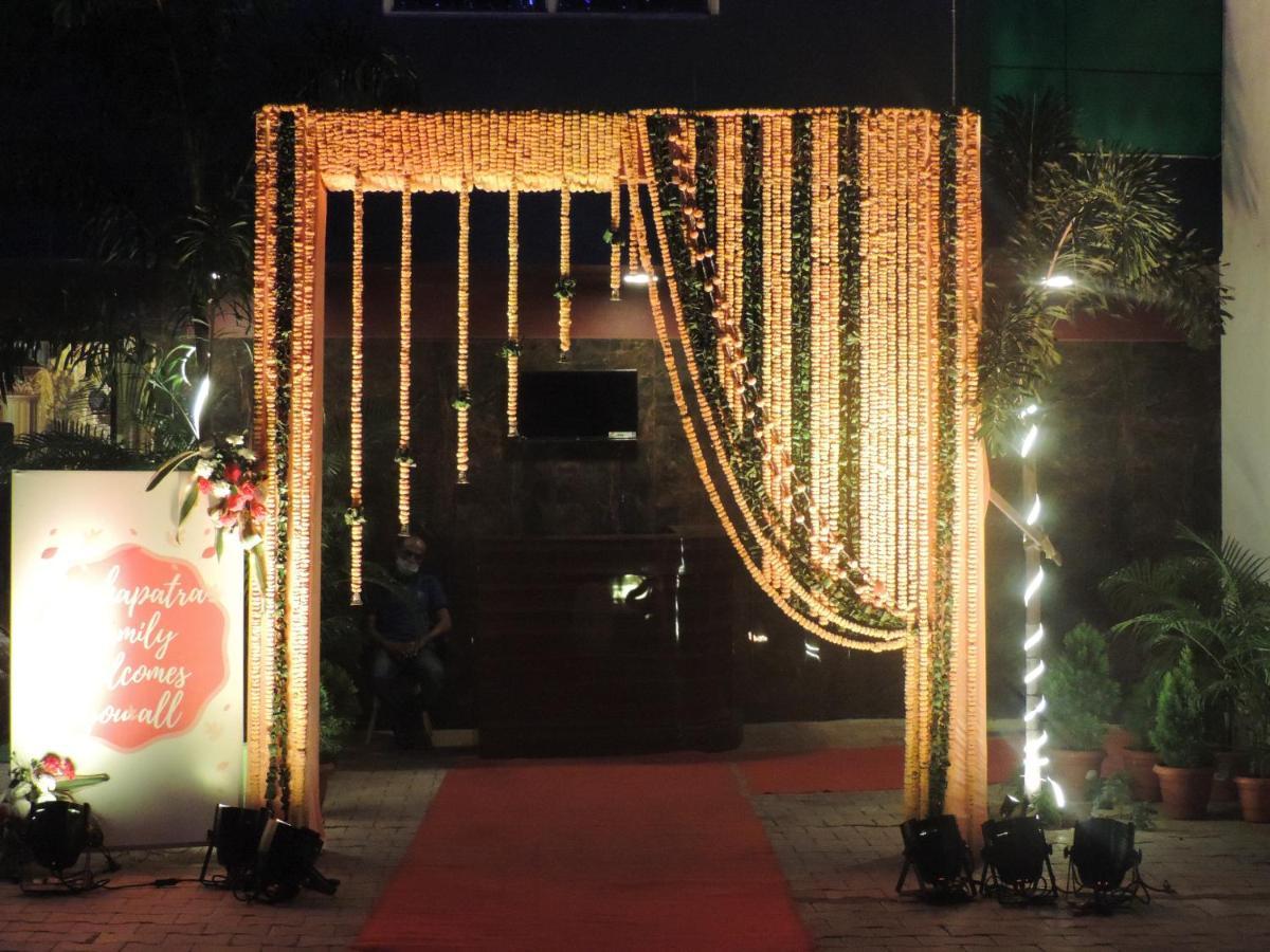 Om Leisure Hotel - Bbsr Bhubaneswar Esterno foto